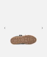 Carica l'immagine nel visualizzatore di Gallery, Pinko sneakers con lacci doppi e applicazioni