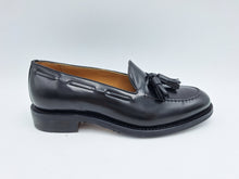 Carica l&#39;immagine nel visualizzatore di Gallery, Berwick 1707 mocassino donna con nappine
