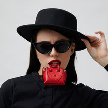 Carica l&#39;immagine nel visualizzatore di Gallery, Rebelle minibag portachiavi
