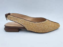 Carica l&#39;immagine nel visualizzatore di Gallery, Daphne slingback in pelle e rafia

