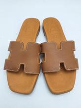 Carica l&#39;immagine nel visualizzatore di Gallery, 131 Oh! My Sandals
