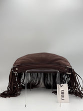 Carica l'immagine nel visualizzatore di Gallery, Rebelle Christy hobo in camoscio color wengé
