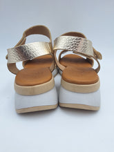 Carica l&#39;immagine nel visualizzatore di Gallery, 137 Oh! My Sandals
