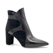 Carica l'immagine nel visualizzatore di Gallery, Elata Stivaletto in pelle e camoscio nero
