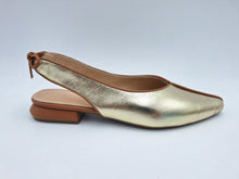 Carica l&#39;immagine nel visualizzatore di Gallery, Daphne slingback in pelle oro

