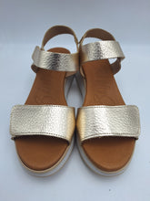 Carica l&#39;immagine nel visualizzatore di Gallery, 137 Oh! My Sandals
