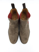 Carica l&#39;immagine nel visualizzatore di Gallery, Berwick 1707 Chelsea Boot in camoscio Repello
