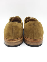 Carica l&#39;immagine nel visualizzatore di Gallery, Berwick 1707 Derby in camoscio color noce
