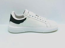 Carica l&#39;immagine nel visualizzatore di Gallery, John Richmond sneakers in pelle
